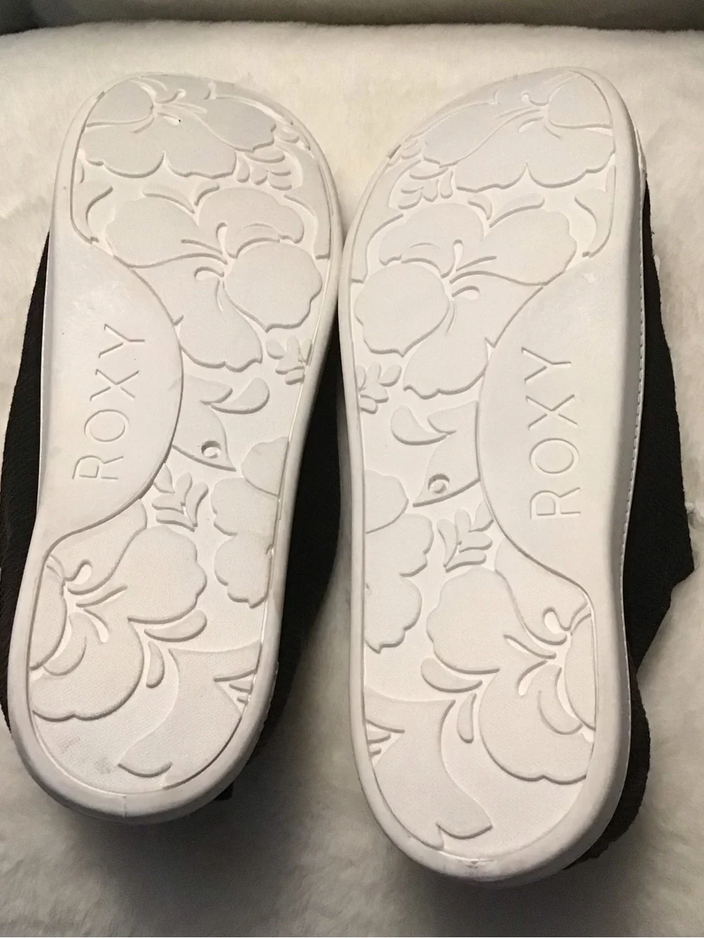Roxy Bayshore III Slip on Canvas Sneakers. Size 9 NWT